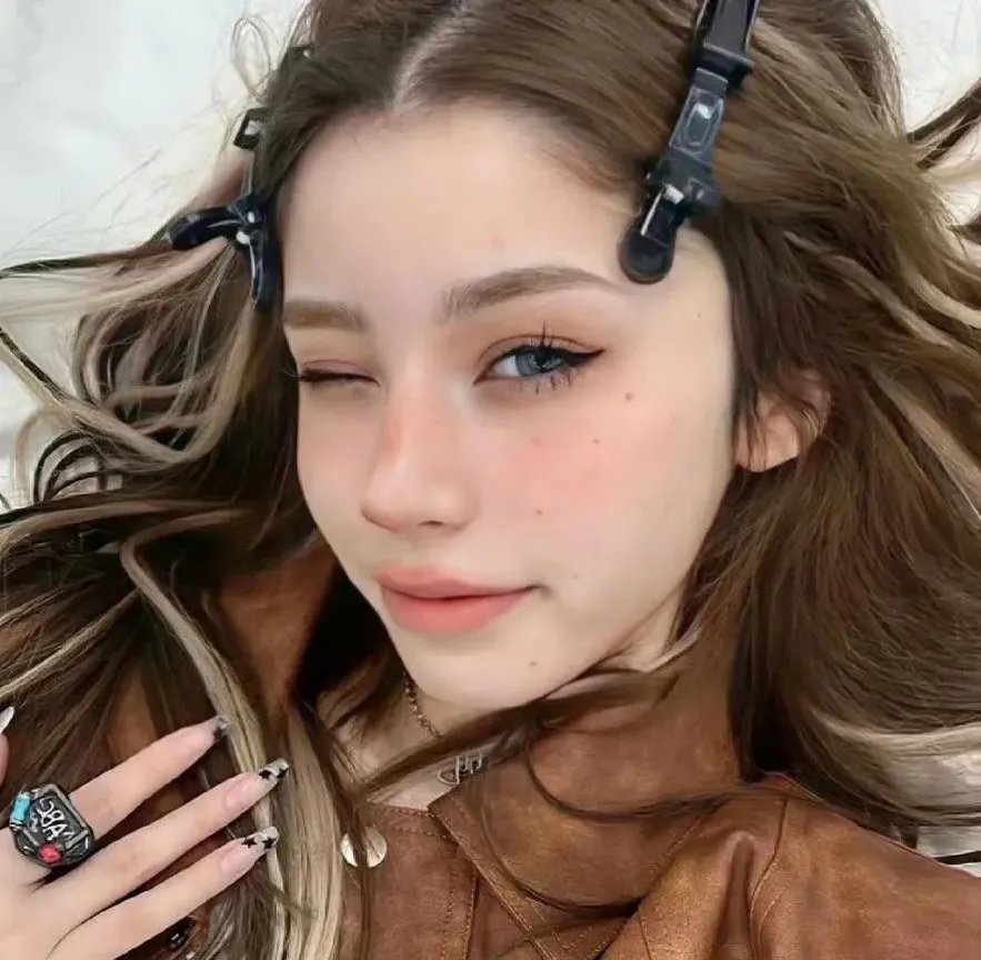 鬓边不是海棠红